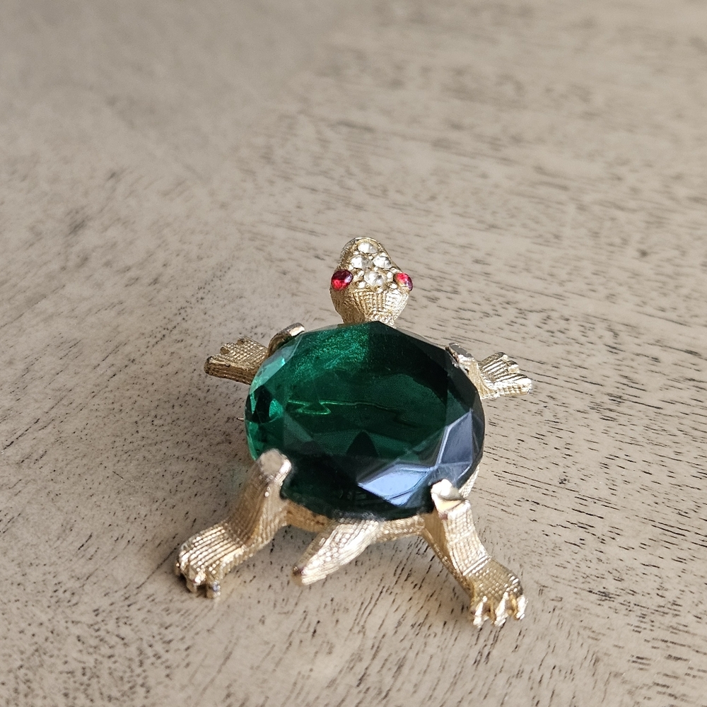 Vintage Brooch Green Glass Gold Tone Turtle Pin Brooch - Picture 8 of 11